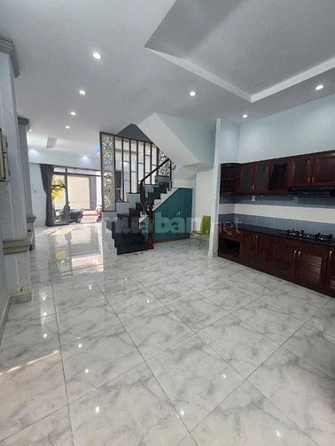 BÁN NHÀ LÊ ĐẠI HÀNH QUẬN 11, 55M2 (5*11), HẺM 4M CÁCH MT 30M 3 TẦNG.