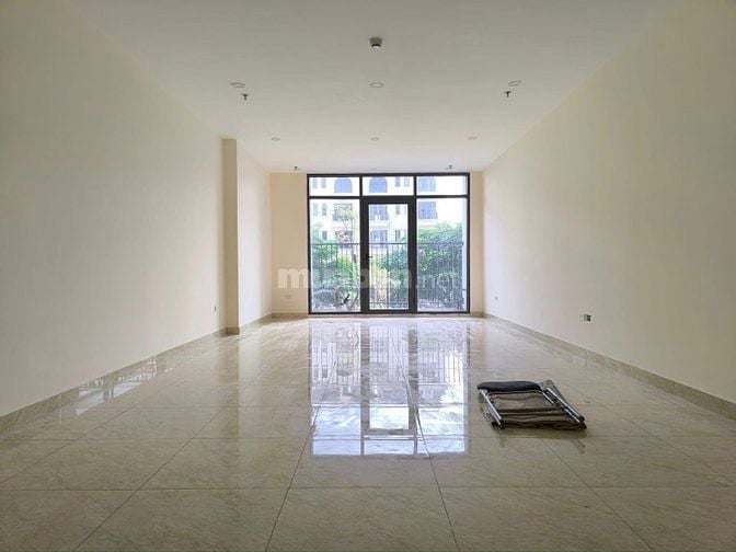 Chính chủ cho thuê SHOPHOUSE LOTUS 2 sàn hơn 100m2 phố Sài Đồng giá 17