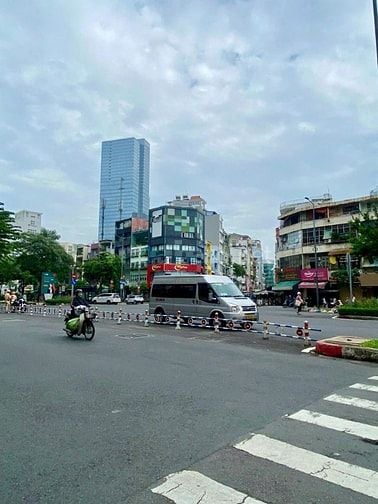 Cho thuê nhà góc 3MT 80 Hàm Nghi, P. Bến Nghé, Quận 1