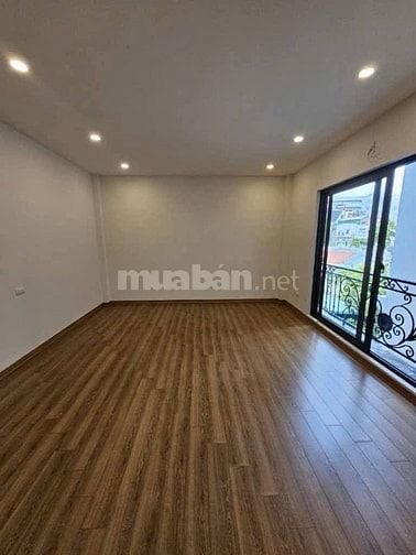 Bán nhà đẹp 6 tầng 35m2 phố Chu Huy Mân giá chỉ 4.9 tỷ