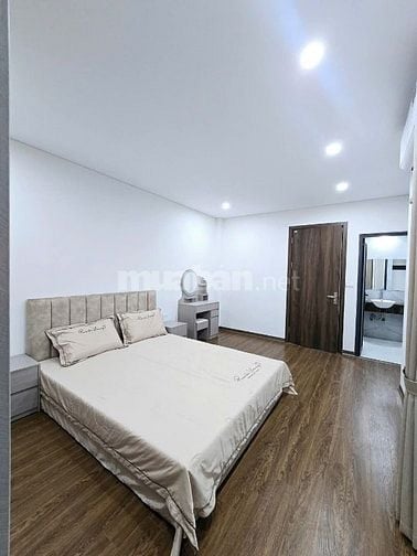 Bán nhà đẹp 6 tầng 35m2 phố Chu Huy Mân giá chỉ 4.9 tỷ