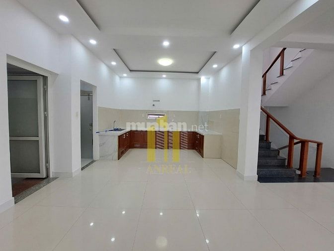 Biệt Thự 300m2 Sân Rộng, Hầm 3 lầu 70 Triệu- Kinh Doanh Mọi Ngành nghề