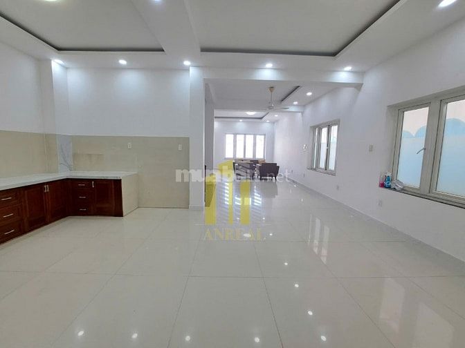 Biệt Thự 300m2 Sân Rộng, Hầm 3 lầu 70 Triệu- Kinh Doanh Mọi Ngành nghề