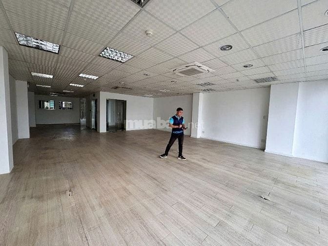 Cho thuê nhà 1.200m2 mặt tiền đường Hoàng Diệu, Phường 6, Quận 4