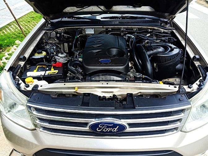 Bán rẻ FORD EVEREST AT LIMITED 2015 zin AZ rất đẹp!