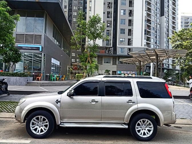 Bán rẻ FORD EVEREST AT LIMITED 2015 zin AZ rất đẹp!