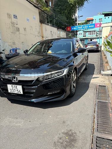 Bán xe Honda Accord 2019 còn rất mới.