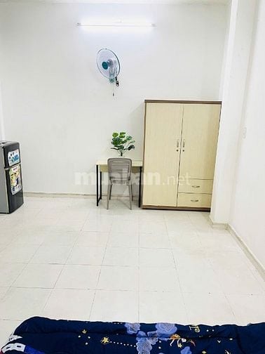 Chính chủ cho thuê CHDV 30m2 cửa sổ lớn P4 Tân Bình chỉ 4 triệu 300k.