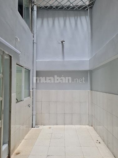 Căn hộ trệt SIÊU LỚN ngay trung tâm Q5 (150m2), giá RẺ vừa ở vừa SXKD