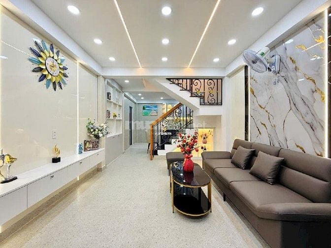 NHÀ ĐÚC 3 TẦNG ( 37m2) - NỞ HẬU - QUANG TRUNG - GÒ VẤP- GẦN SÂN BAY. 