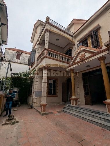 Bán nhà ngõ Phố Phú Thượng, 151m2, 3 tầng sân vườn, MT11m, 16 tỷ