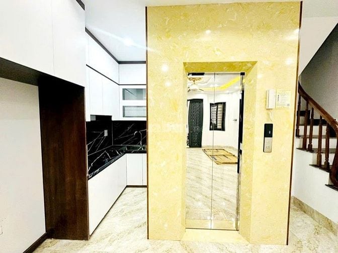 Bán nhà 5 tầng diện tích 38m2 mặt tiền 5m khu phố Tứ Liên, Tây Hồ,Hà N