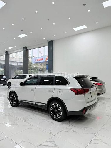 Bán Mitsubishi Outlander Premium 2.0 CVT sản xuất 2020