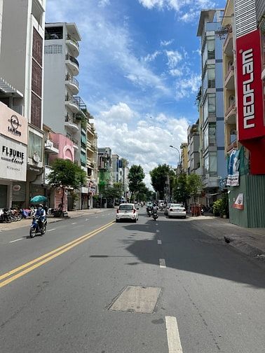 Building 3MT Võ Văn Tần-Nguyễn Sơn Hà. DT 8.5x32m, 7 tầng ST