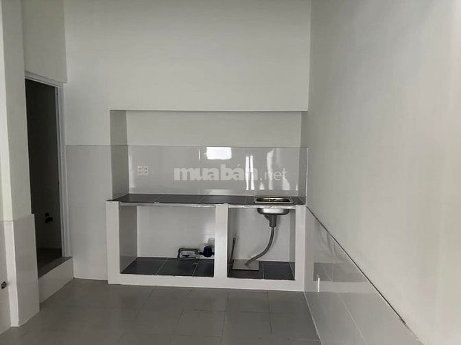 Tolet trong phòng (có gác) điện nước giá nhà nước 