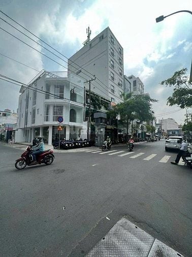VỊ TRÍ SIÊU ĐẸP THU NHẬP KHỦNG ( $6.000/tháng) MẶT TIỀN QUẬN 1