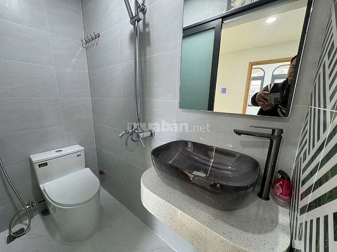 BIỆT Thự hạng Sang Phan văn trị p14,dt: 3.5x13m trệt,lầu,giá : 4.7 tỷ 