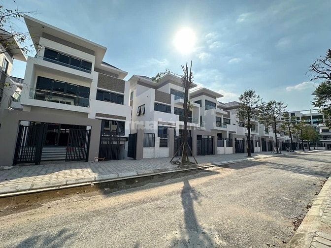 Bán liền kề thanh hà dt 100m2,hướng đông đường 25m. giá đầu tư.