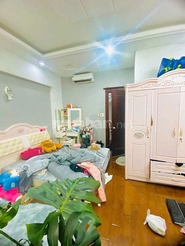 Nhà 3 lầu mặt tiền hẻm 8m, nội thất Full, SHR tiện kinh doanh