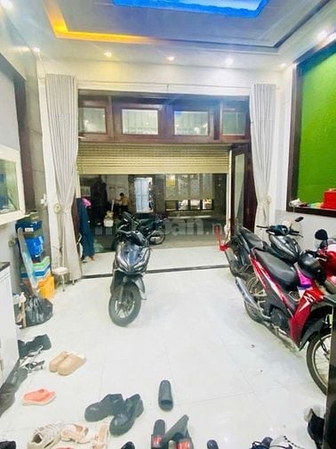 Nhà 3 lầu mặt tiền hẻm 8m, nội thất Full, SHR tiện kinh doanh