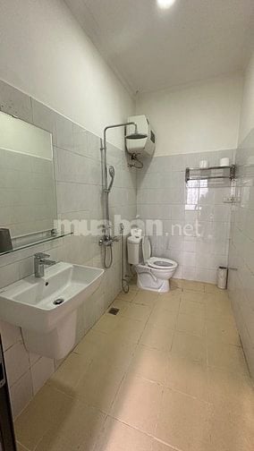 Chính chủ cho thuê căn hộ 80m2, tầng 2 biệt thự cổ, mặt phố  Bà Triệu