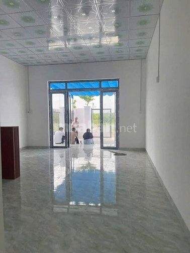 Hàng ngộp cần bán căn nhà 100m2 MT đường kinh doanh ở Củ Chi giá 750tr