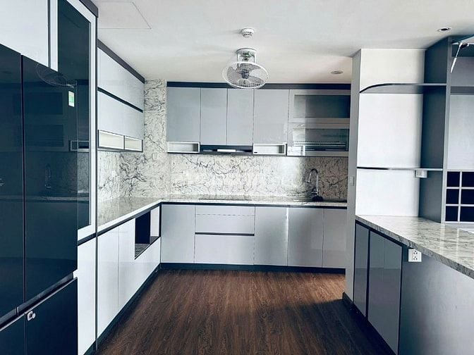 Cho thuê căn góc 3 ngủ 168m² tòa Udic Westlake Võ Chí Công