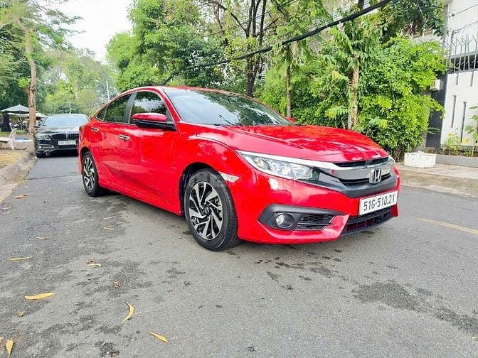 Bán xe Honda Civic 1.8AT Bản E. Sản Xuất 2018. Màu Đỏ