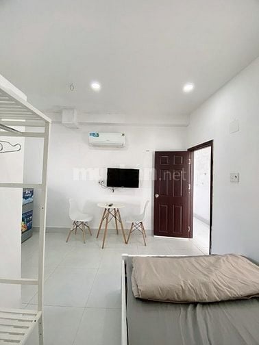 Phòng 20m2-4,5tr cửa sổ, kệ bếp, full nội thất, có thang máy, 24/24 