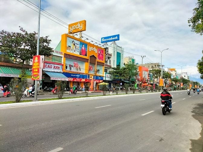 SẬP HẦM LÔ ĐẸP THÍCH HỢP MỞ SHOWROOM, VĂN PHÒNG...