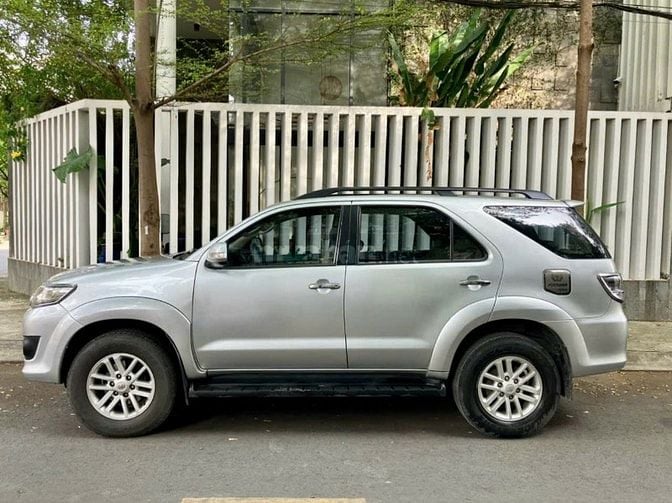 Chính chủ bán xe Toyota Fortuner bản V số tự động