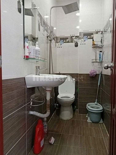 Cho Thuê Nhà 1 trêt 2 lầu, sau 1 căn MT LVT. Nhà mới đẹp, giá 10tr/th