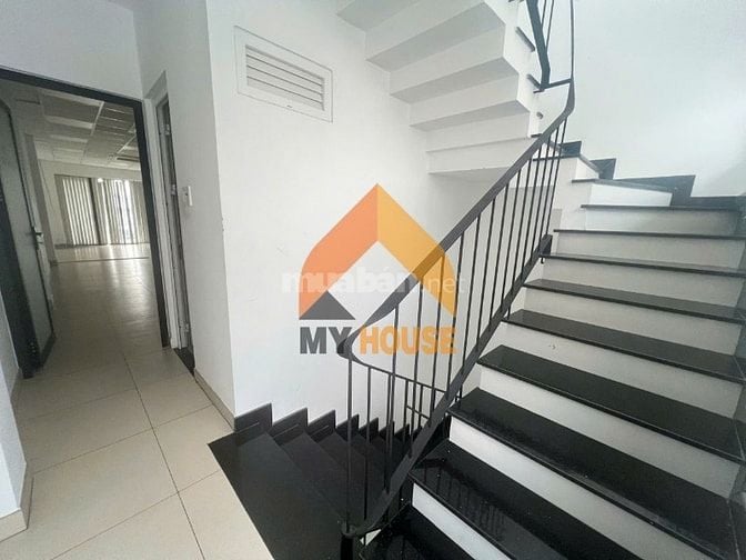 ĐỈNH NÓC - NHÀ PHỐ TRỐNG SUỐT 300M2 NGAY TRẦN LỰU Q2 MỚI CỨNG^^