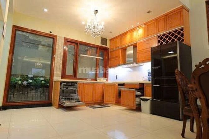 Cần cho thuê tòa nhà 5 tầng diện tích 1 tầng 90 m2, 4 phòng ngủ, 