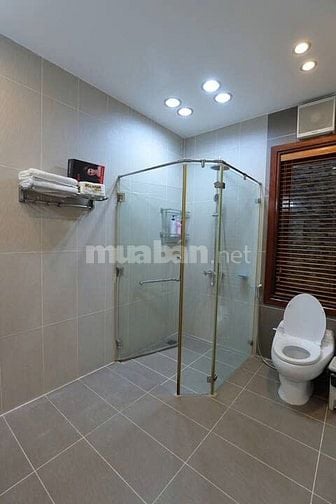 Cần cho thuê tòa nhà 5 tầng diện tích 1 tầng 90 m2, 4 phòng ngủ, 