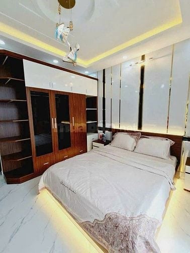 Bán nhà hẻm 8m thông Lê Đức Thọ,P.15, 4 x 18, có thang máy giá 10.5 tỷ