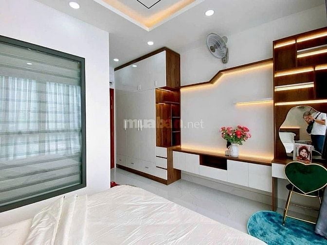 Bán nhà hẻm 8m thông Lê Đức Thọ,P.15, 4 x 18, có thang máy giá 10.5 tỷ