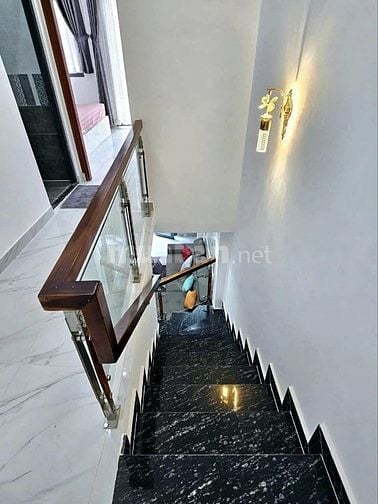 Chủ nhà nợ cần bán gấp nhà 1t1l Đường Văn Thân,q6,dt 60m2-sổ riêng