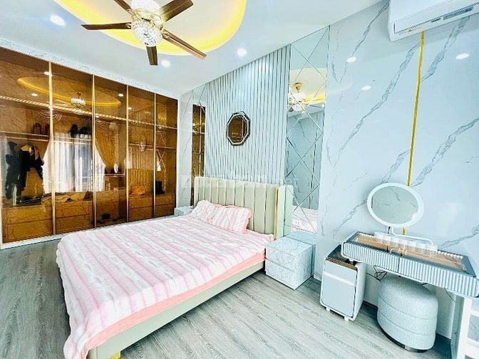 Bán nhà Trường Chinh 50m 5 tầng tặng nội thất ngõ thông 10m ra phố