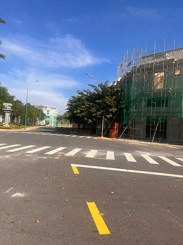 Lô góc 100m2 kế trường học khu đông dân tiện ích bủa vây