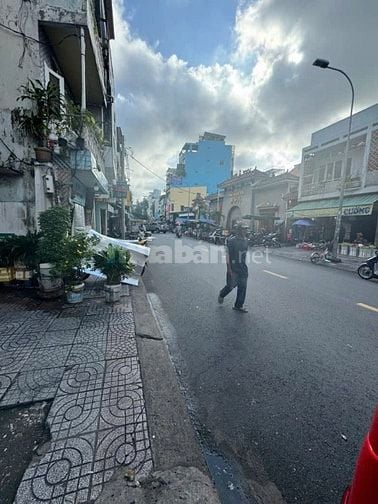 Cho thuê tòa nhà ở 10 Cô Giang, Phường Cầu Ông Lãnh