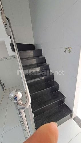 Kẹt tiền bán gấp nhà 3x9m 1 lầu vị trí đẹp gần bến xe Q8, 2PN, 2WC