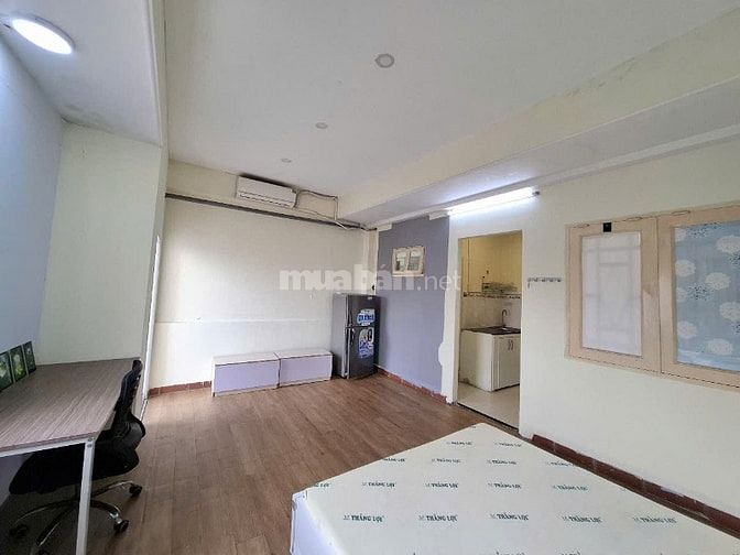 Cho thuê phòng ban công 30m2 ở được 3 người - 96/6 Nguyễn Công Hoan PN