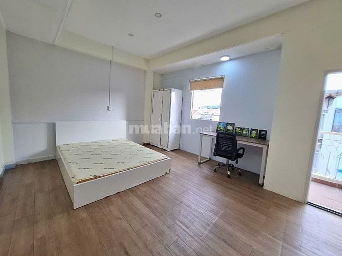 Cho thuê phòng ban công 30m2 ở được 3 người - 96/6 Nguyễn Công Hoan PN