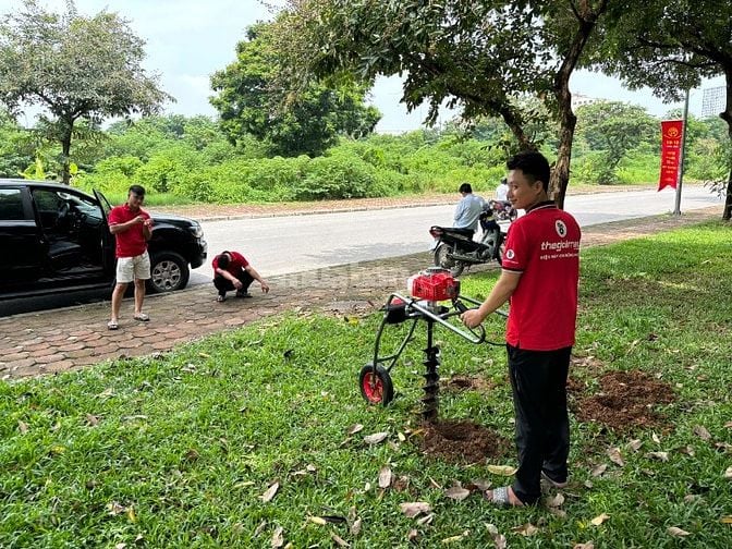 Máy khoan đất đẩy tay có bánh xe di chuyển Mitsubhishi TB43