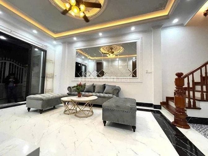 Bán Nhà Cầu Giấy 35/40m2 x5 tầng mt:4m2 giá 8,9 tỷ ( có thương lượng )