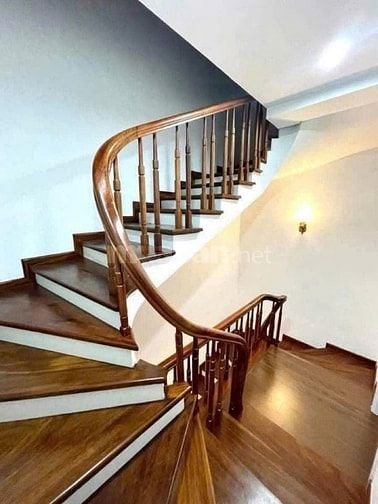 Bán Nhà Cầu Giấy 35/40m2 x5 tầng mt:4m2 giá 8,9 tỷ ( có thương lượng )