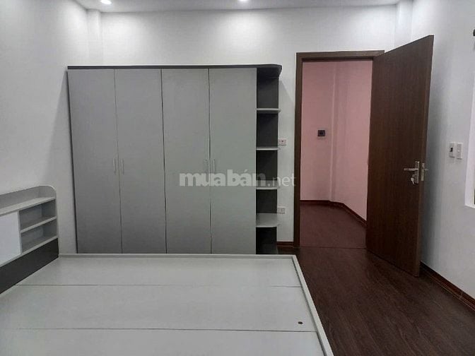 Bán nhà ngõ 314 Đê La Thành , DT 35x5 tầng . Giá bán 7,95 tỷ có ra lộc