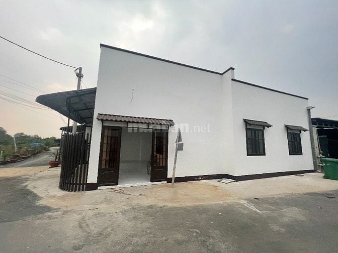 Nhà 2 mặt tiền, 124m2, 3 phòng ngủ, 1 phòng khách, 1 phòng bếp