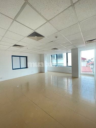 11 triệu, 43m2 tại nhà văn phòng 9 tầng số 11 TháiHà. 